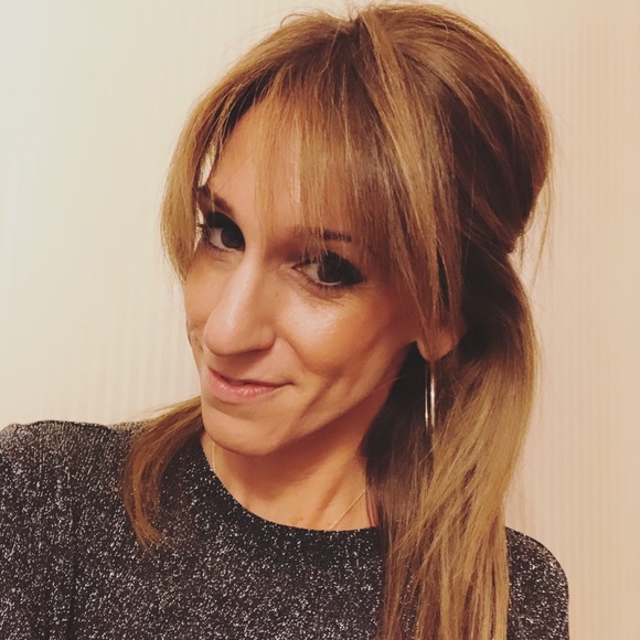 Meet your Posher, Lori - Picture 2 of 3